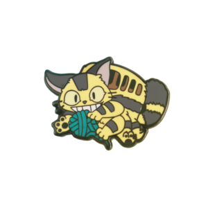 Pin&rsquo;s Chat-bus et sa pelote de laine